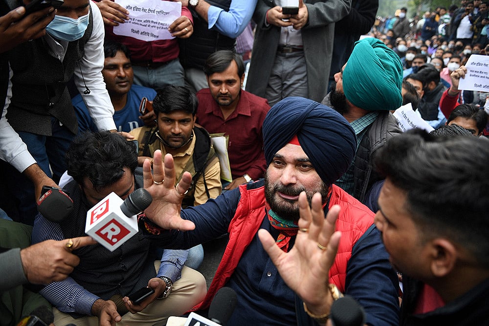 Navjot Sidhu Calls Kejriwal 'Political Tourist', Dares Him For Debate On Employment