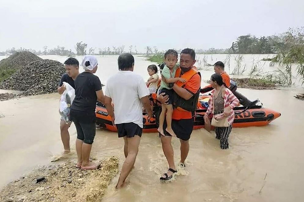 Philippines Typhoons: 100 Dead So Far, Mayors Appeal For Aid
