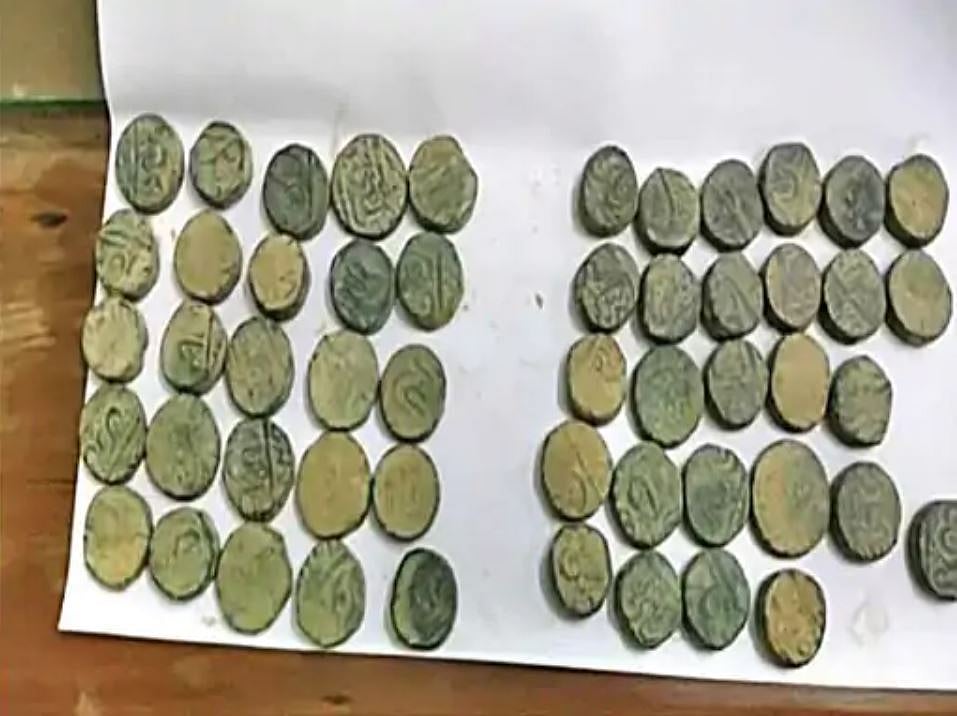 Look At These Antique Coins Found In JCB Digging In MP, Possibly From Mughal Era