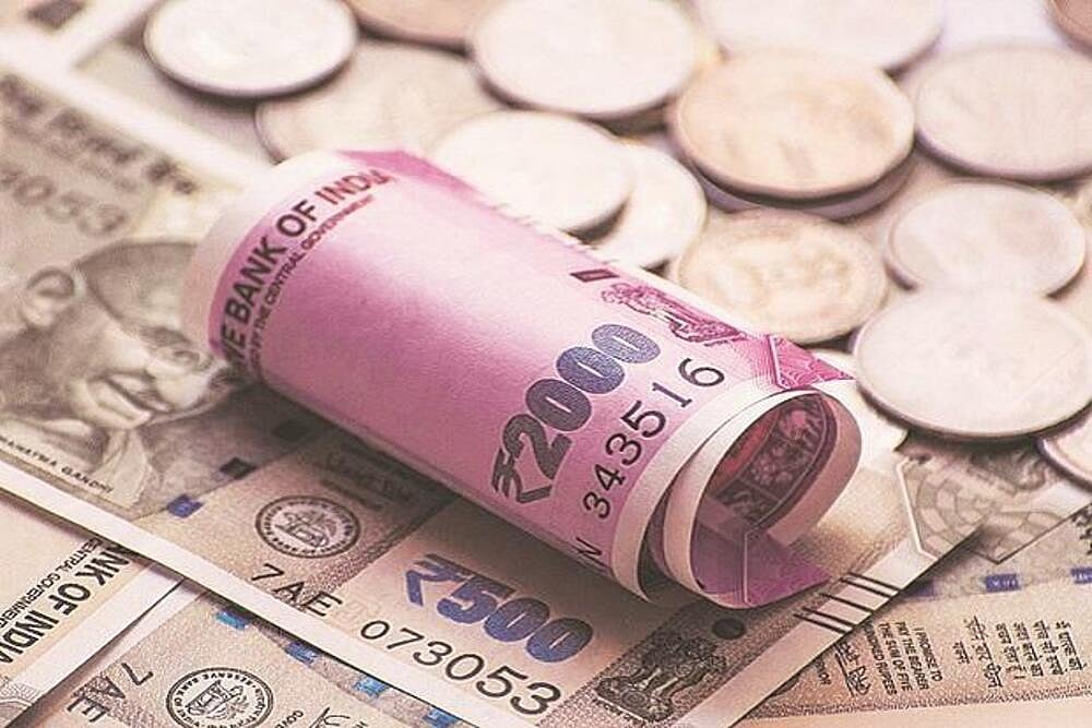 Rupee Falls 9 Paise To 76.15 Against US dollar In Early Trade