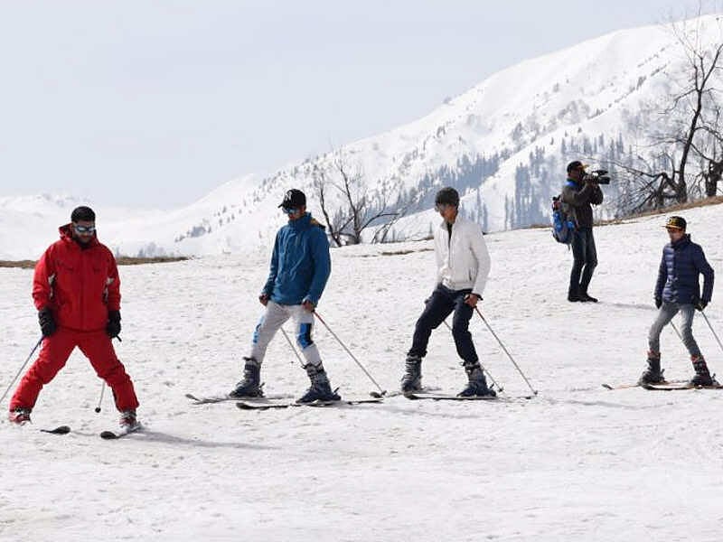 Ladakh Govt Suspends Winter Tourism, Chadar Trek, Snow Leopard Sightings Amid Covid Threat