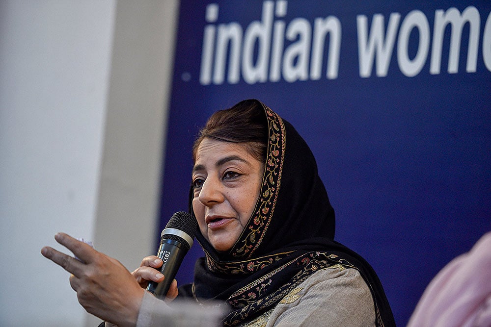 Mehbooba,Omar Shows Dismay Over Opening Up Of Jammu & Kashmir To Real Estate Investors