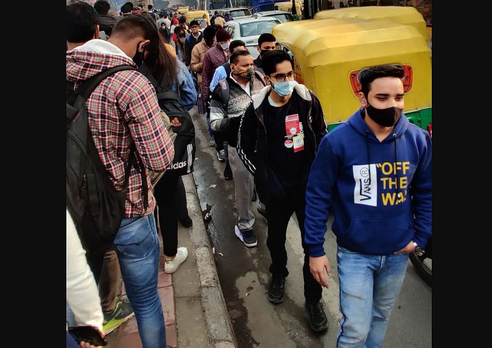 Gurgaon Metro Stations Face Long Lines Of Commuters As 50% Capacity Guidelines Come Into Effect
