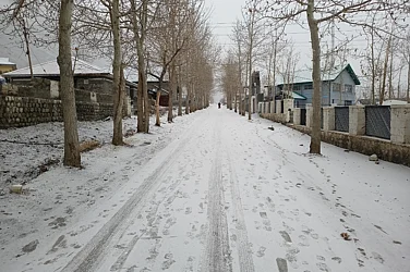 Shimla Snowfall Today: Fresh Winter Blanket Grips Hill Station Amid IMD Alerts
