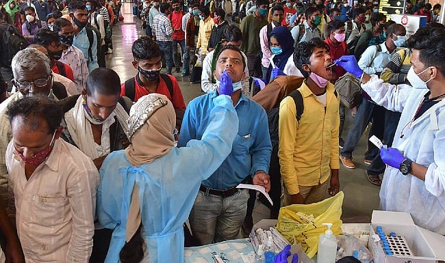 Maha records 3,900 new COVID-19 infections; Tope says rise in cases 'alarming'