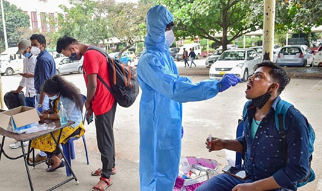 COVID-19: India records 16,764 fresh cases including 309 of Omicron variant, 220 deaths