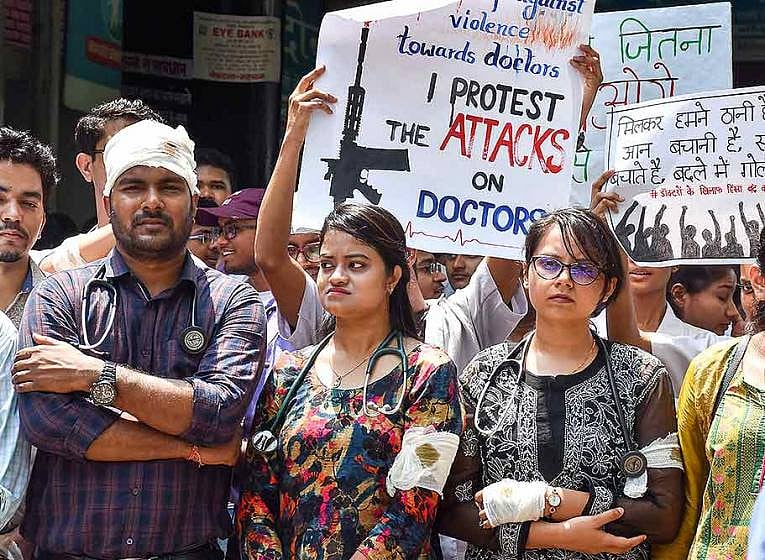 Delhi: Doctors Stir Enters 14th Day; Demand Withdrawal Of Police Cases