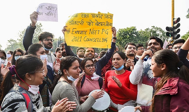 NEET PG counselling: Doctors protest at LHMC, MAMC; seek withdrawal of police cases