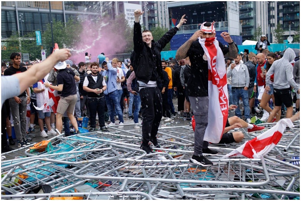 England Vs Italy Euro 2020 Final Review Finds English Supporters Endangered Lives