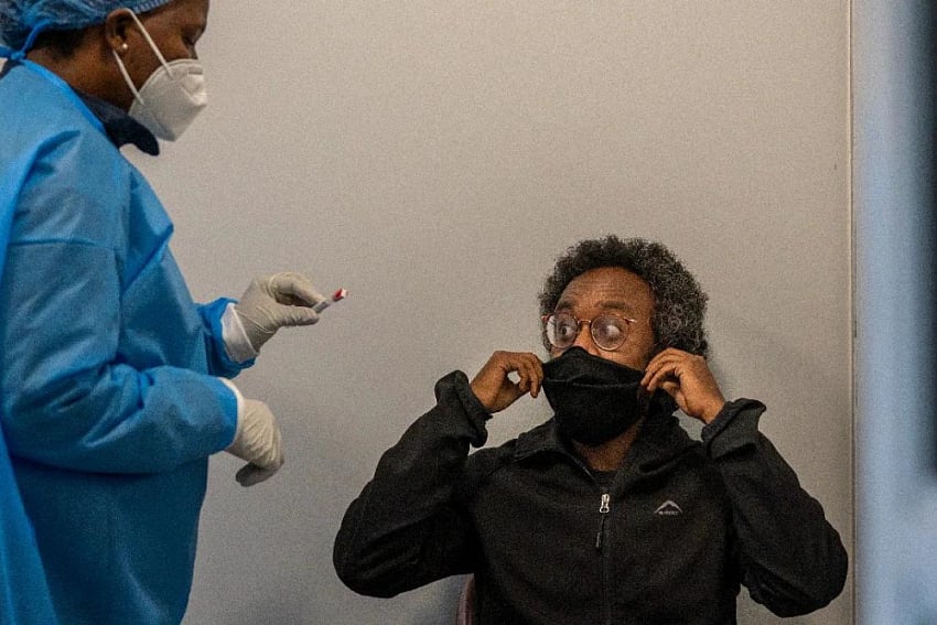 Omicron Coronavirus Update | New Covid-19 Variant May Have High Reinfection Rate, Study Finds