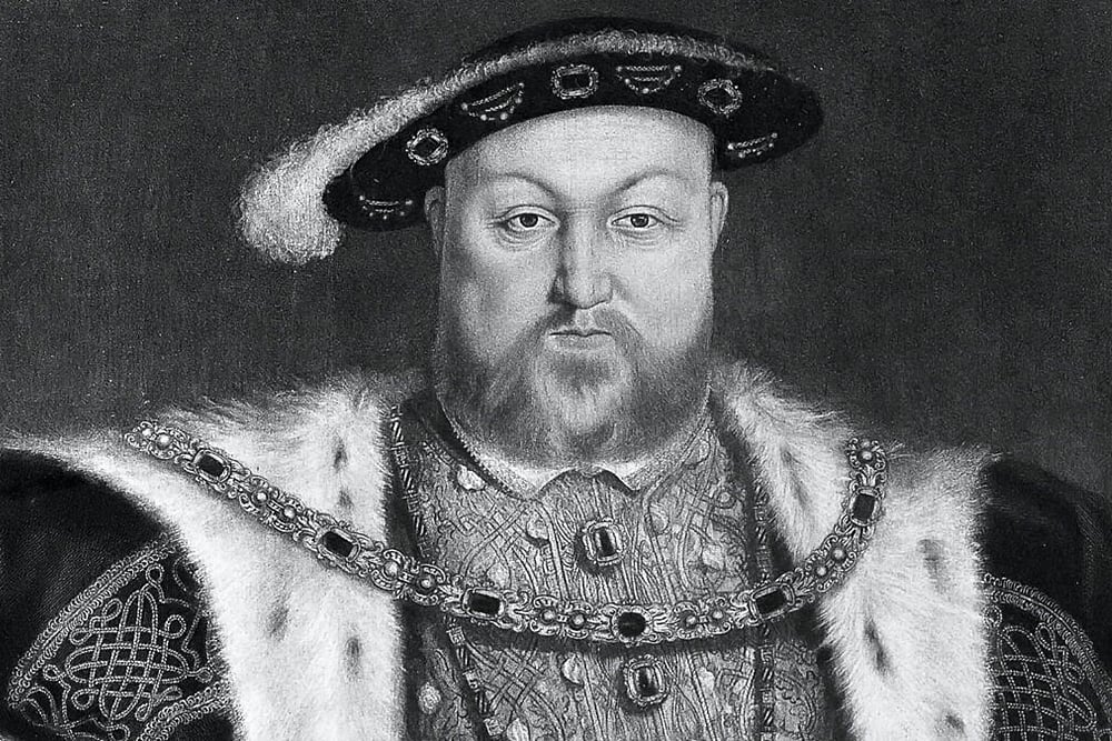 Treasure Hunter Finds King Henry VIII’s Lost Crown Worth $2.5M After 400 Years