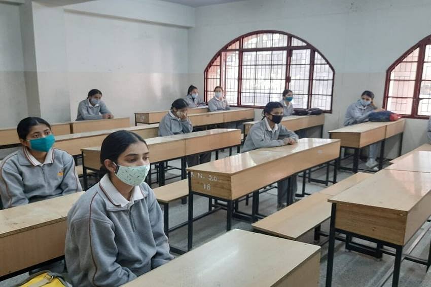 CBSE Recommends To Begin New Academic Session April 1, Issues Guideline For Class 9,11 Exams