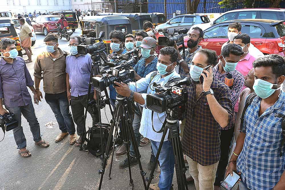 Centre To Provide Rs 5 Lakh To Families Of 39 Journalists Who Lost Their Lives To Covid