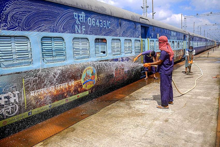 Covid-19 Caused Western Railways Annual Loss Of Rs 5000 Crore