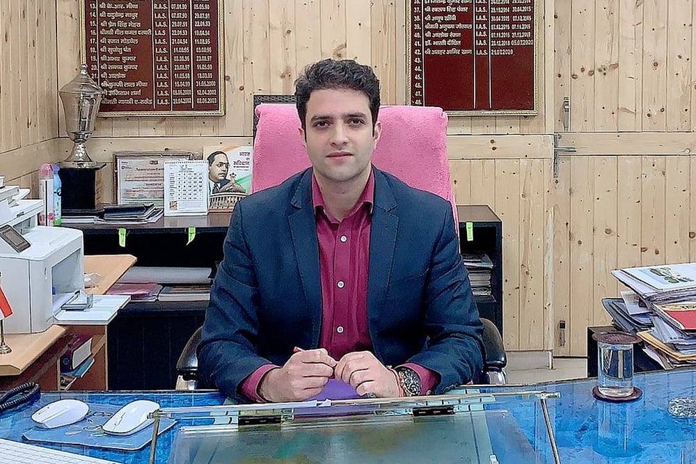 UPSC Topper Athar Aamir Khan Is Back In Jammu And Kashmir