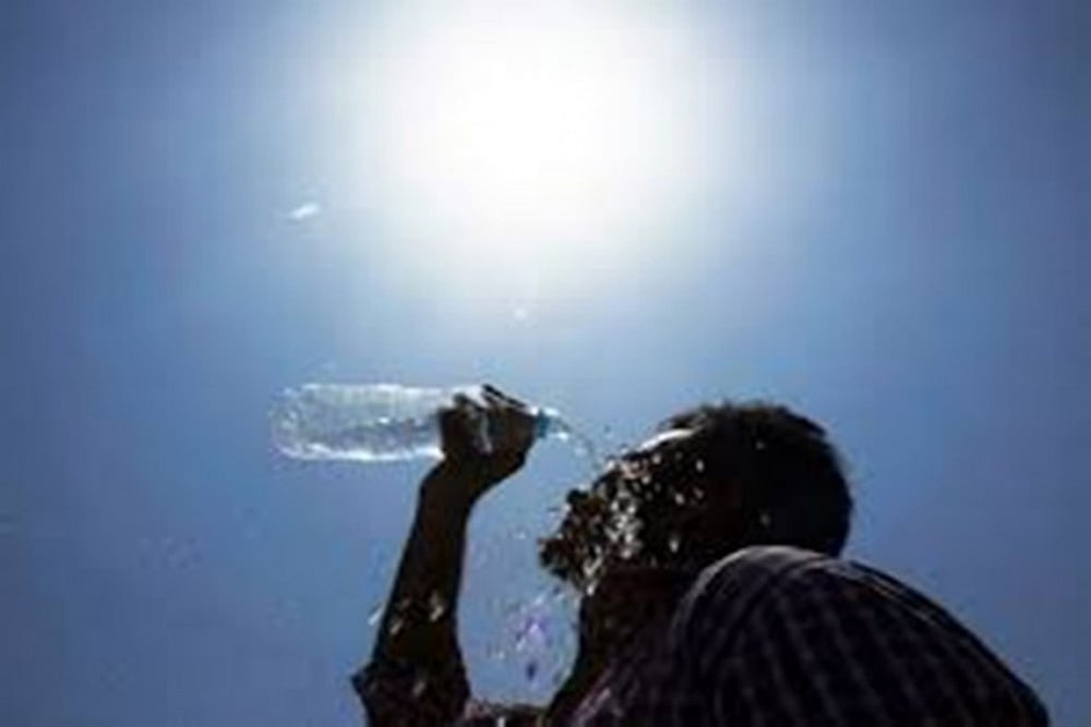 Delhi on Wednesday recorded a minimum temperature of 27.5 degrees Celsius