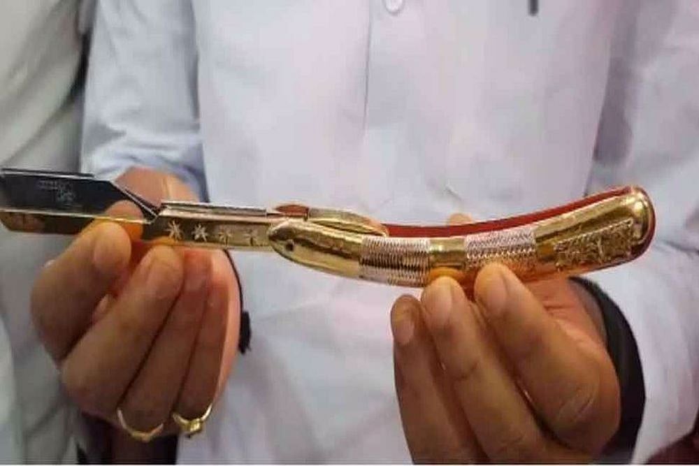 Salon Owner From Pune Uses Gold Razor Worth Rs 4 Lakhs To Attract Customers, Photos Go Viral