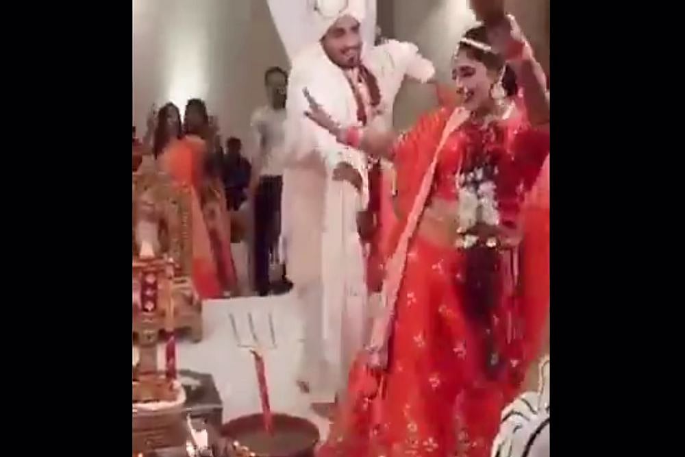 Video Of Bride And Groom Dancing During Pheras Leaves Twitter Users Into Splits