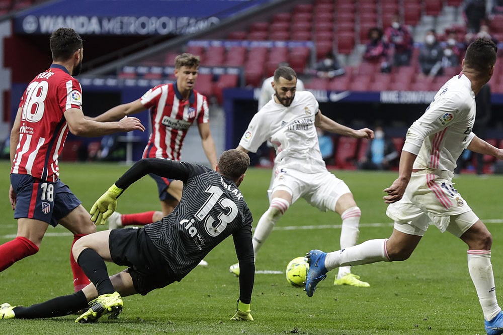Atletico Madrid 1-1 Real Madrid: Karim Benzema Leaves It Late But Leaders Still Waiting For Derbi Win