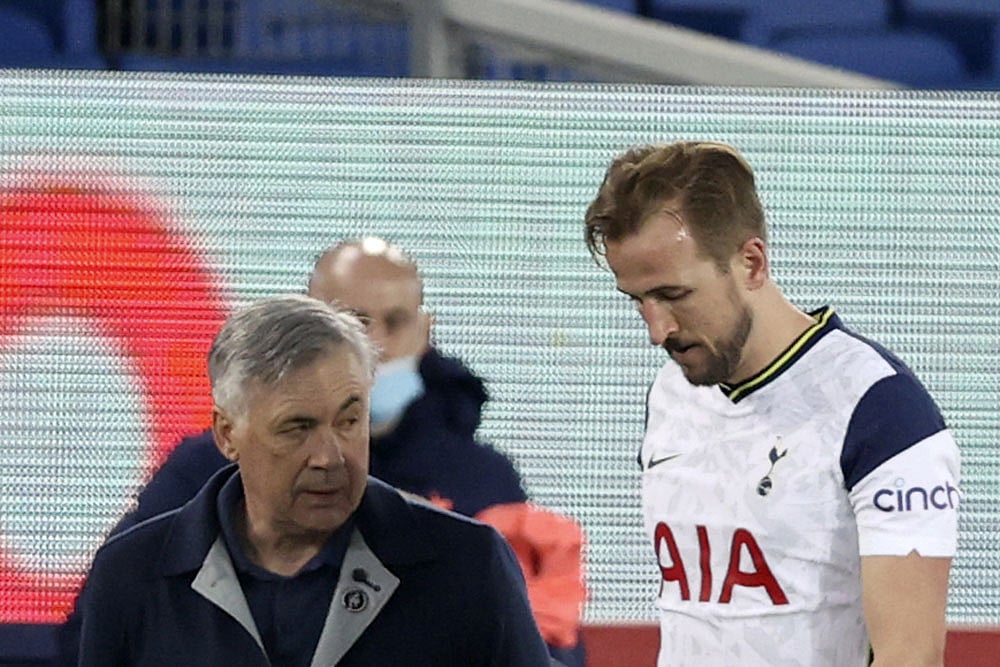 Everton 2-2 Tottenham: Harry Kane Spares Spurs But Hobbles Off As Top-four Hopes Diminish Further