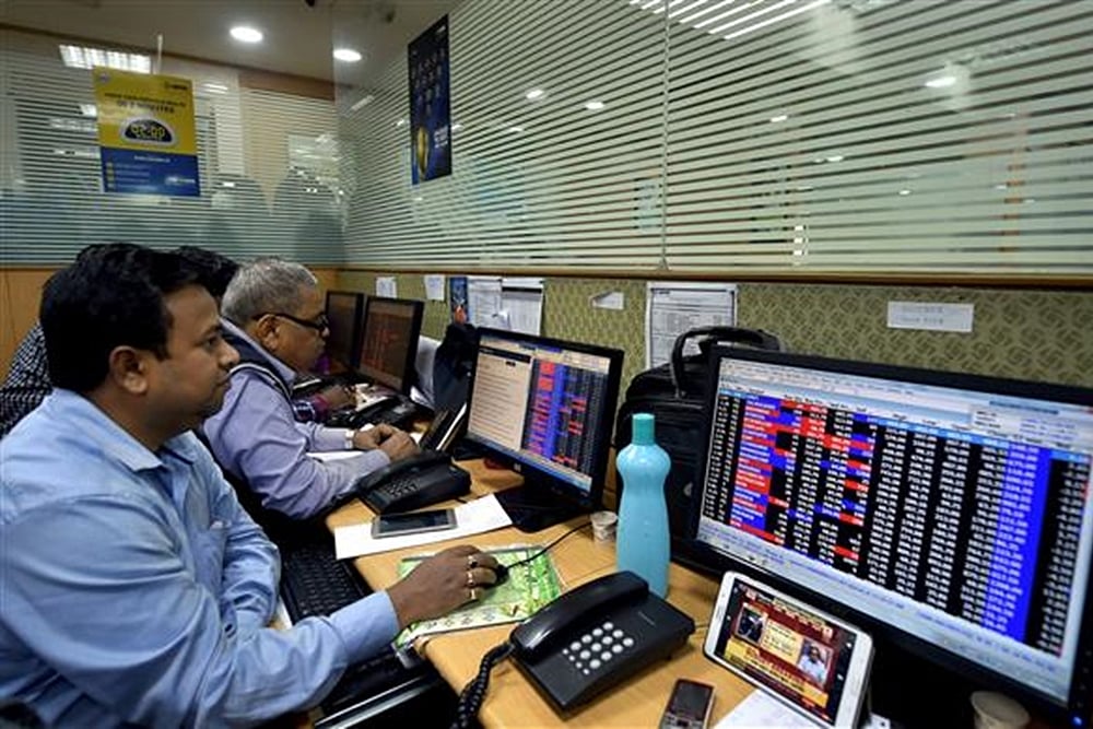 Sensex Tanks Over 1,300 Points On Spiking Covid-19 Cases; Nifty Drops To 14,222