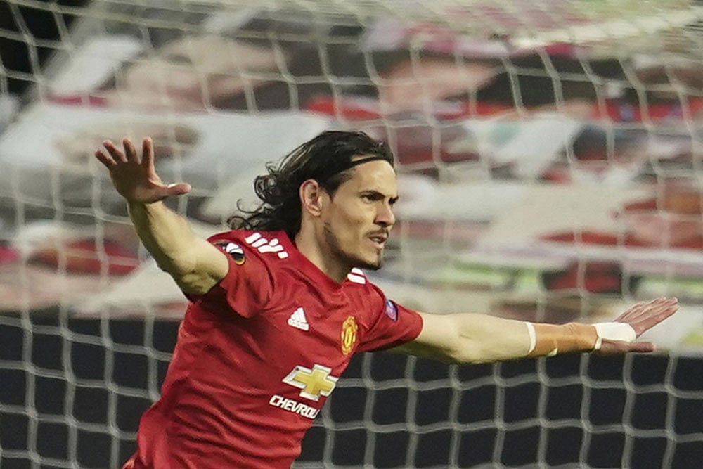 Edinson Cavani Signs New Manchester United Contract - null