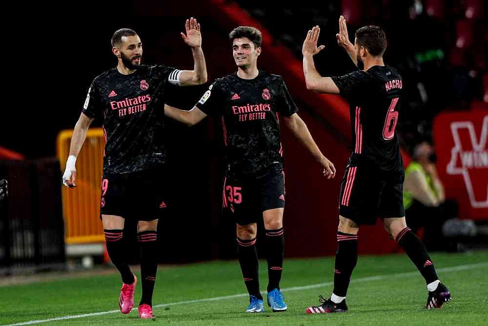 Real Madrid Beat Granada 4-1 As Los Blancos Keep La Liga Title Hopes Alive
