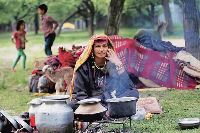 J-K Extends Lockdown But Throws Open Bakerwal Migration Route