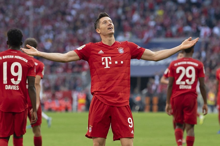 Rumour Has It: Chelsea Move For Robert Lewandowski, Man City Frontrunners For Harry Kane