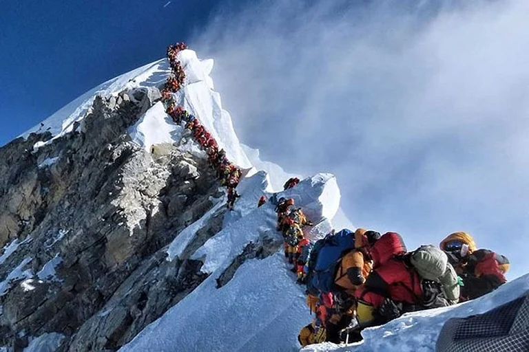 Over 850 Hikers Rescued from Everest  - null