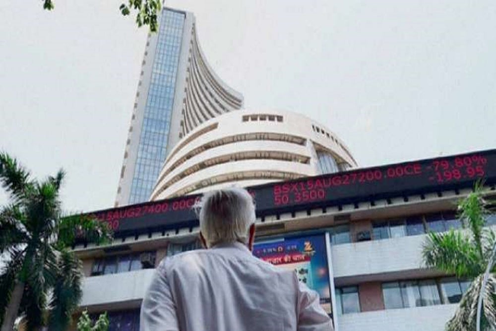 Sensex Drops 179 Points; Nifty Ends Below 15,700