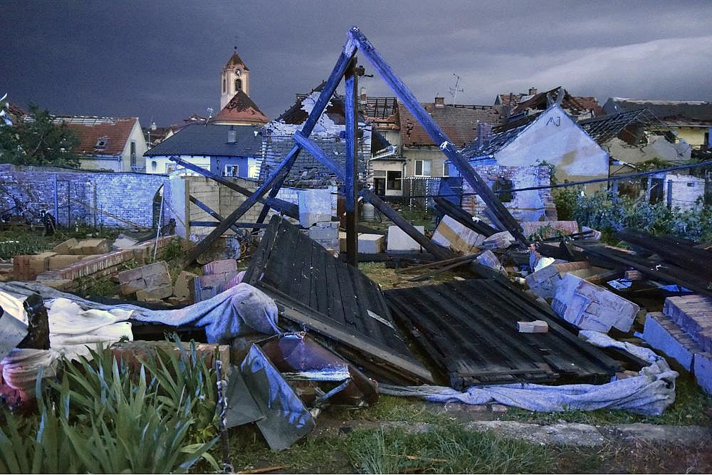 5 Dead, Hundreds Injured as Deadly Tornado Wreaks Havoc in Czech Republic