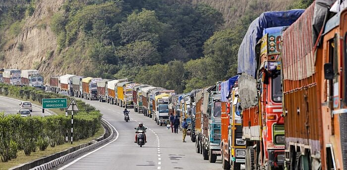 Massive Landslide Blocks Jammu-Srinagar National Highway, 500 Vehicles Stranded