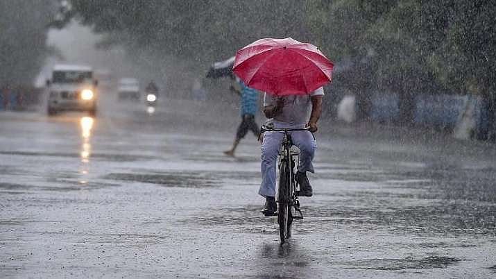 Heavy Downpour Causes Waterlog And Traffic Congestion In Delhi