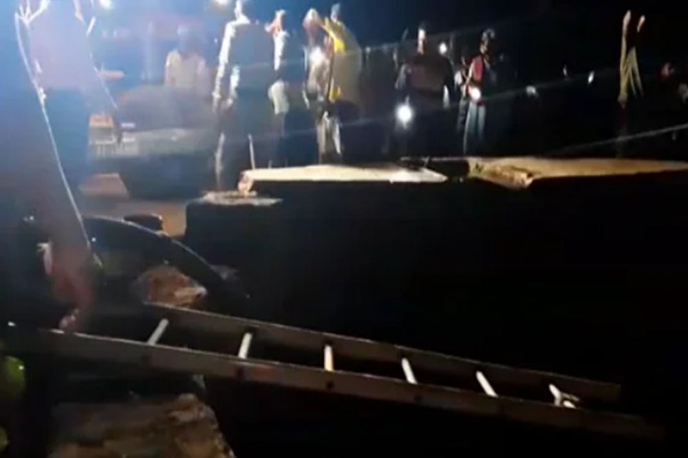 MP: Several People Fall Into Well While Rescuing Girl, 3 Bodies Retrieved; Search Operation On