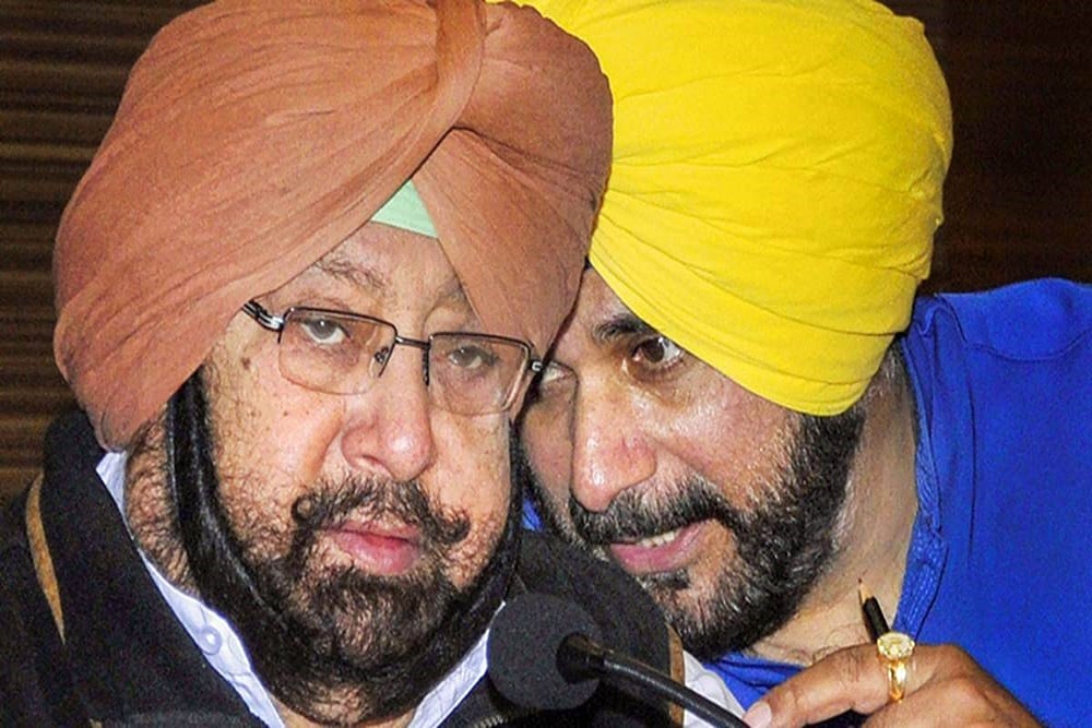 Navjot Sidhu Joins Amarinder For Tea Before Taking As Punjab Congress Chief