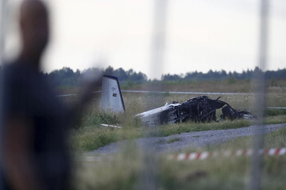 Sweden: Small Plane Carrying Skydivers Crashes, Nine Killed