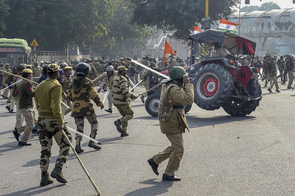 Teaching Job Aspirants Block Road In Patna Seeking Immediate Recruitment, Lathi-Charged By Cops