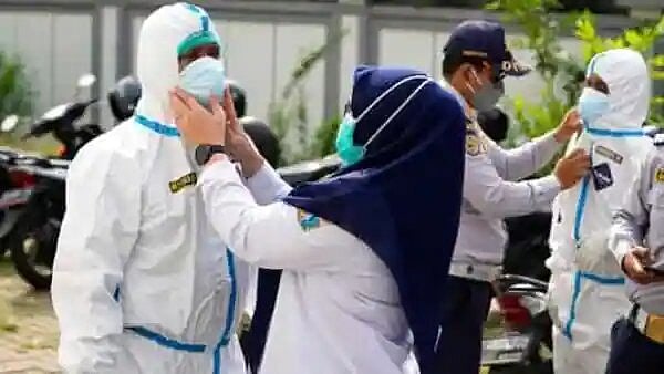 Indonesia Surpasses 100,000 Deaths Amid New Virus Wave