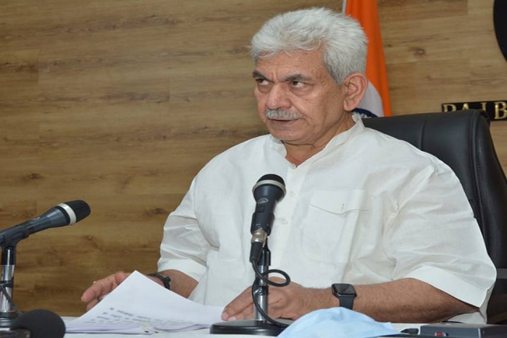 LG Manoj Sinha called on youngsters from the Kashmiri Pandit community to register as voters