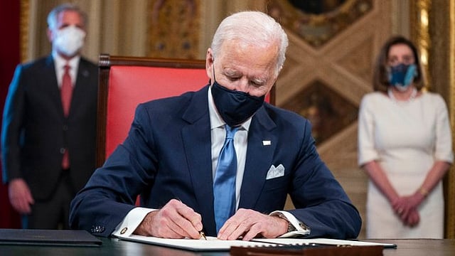 US Doubles Mask Fines On Planes As Biden Asks Americans To 'Show Some Respect'