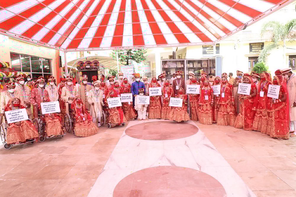 In A Mass Wedding, 21 Differently-Abled Couples Urge People ‘To Get Vaccinated’  And ‘Say No To Dowry’