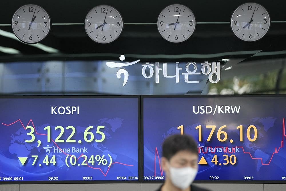 World Shares Advance On Mixed Economic Data