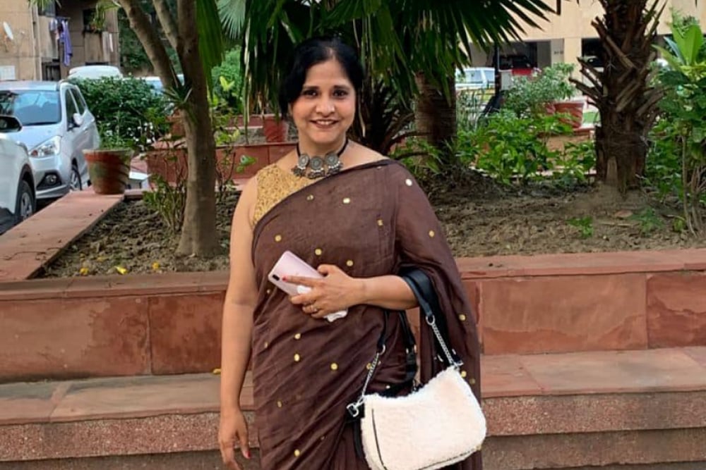 NCW Takes Cognisance Of ‘Denied Entry’ To Woman In Delhi Restaurant For Wearing ‘Saree’