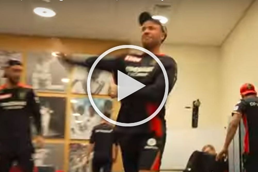 AB De Villiers Imitates RCB Skipper Virat Kohli’s Dynamic Celebration After Thrashing MI In IPL 2021: WATCH