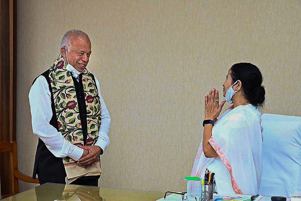 Bidding To Become ‘The Real Congress’ TMC Escalate Drive To Weaken Congress Nationally