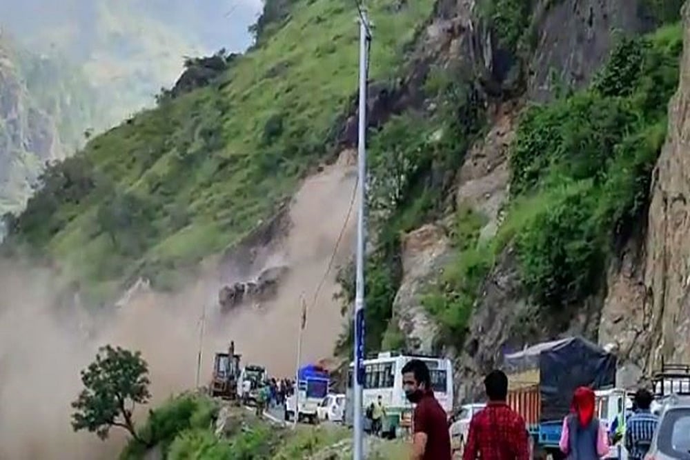 Himachal Pradesh: Landslide At Jeori Blocks Shimla-Kinnaur Highway