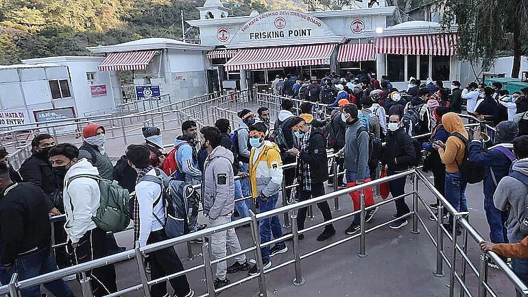 NEWSFLASH | Vaishno Devi Stampede: Two Members Of Inquiry Committee Visit Katra