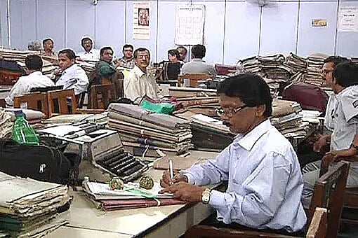 NEWSFLASH: Centre Restricts Physical Attendance Of Govt Servants Below Level Of Under Secretary To 50%