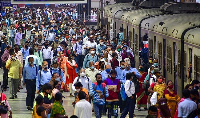 Mumbai upsurge pushes Maha COVID-19 tally; state logs 11,877 new cases, 2,707 more than day before; 50 Omicron infections